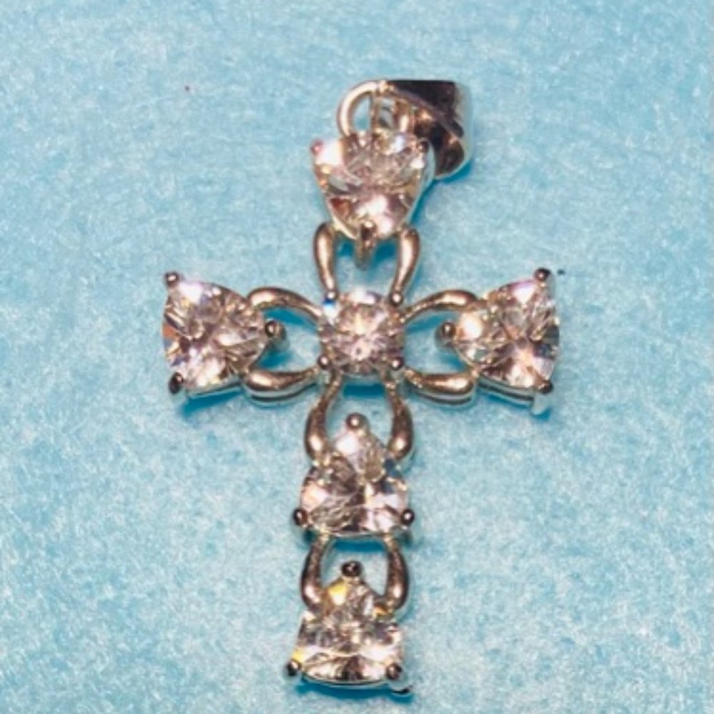 DELICATE CZ CROSS